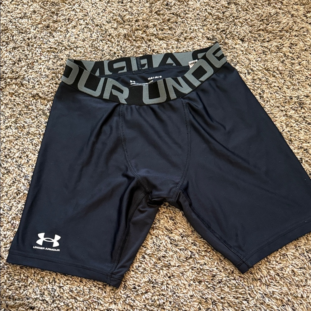 Youth Large Under Armour Black Athletic Shorts